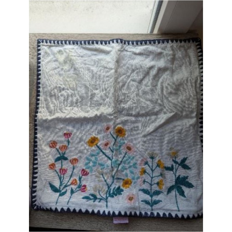 Housse de coussin fleurie (marque Francoise Saget)