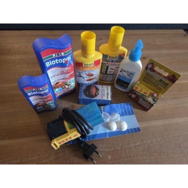 Lot accessoires aquarium / poissons rouges + produits d’entretien 