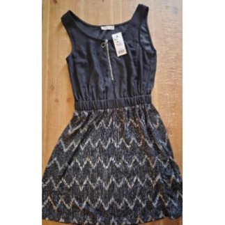 Robe sans manches noire et...