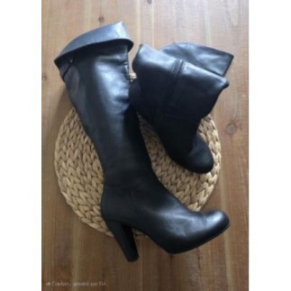 Bottes noires en cuir...