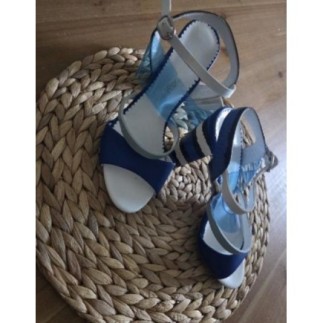 Sandales bleues à talon...