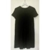 Petite robe noire Zara - manches courtes fermeture au niveau du col - traîne plissée à l’arrière - T
