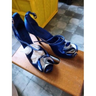 Chaussures taille 39 bleu...