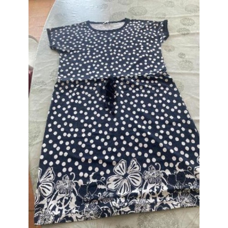 Robe manches courtes bleu marine à pois blancs taille 38