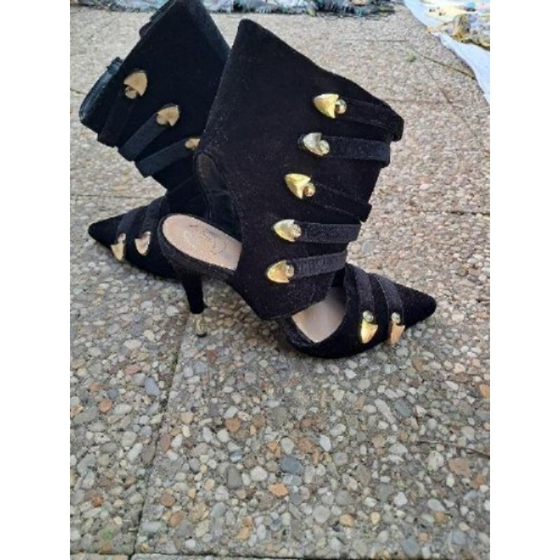 Chaussures noires à talon haut  P 40