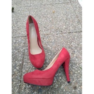 Chaussures rouges à talon...