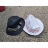 Lot de 2 chapeaux noir  et blanc 