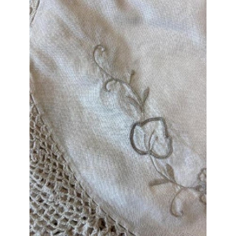 Nappe broderie et crochet 