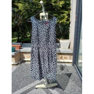 Robe noir sans manches à...