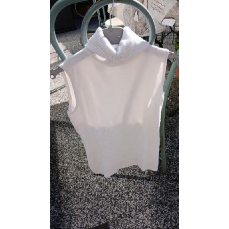 Pull sans manches écru avec col roulé 
