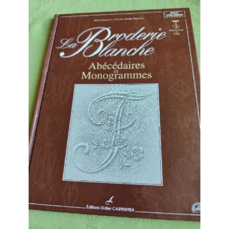 Broderie blanche adecedaire et monogramme