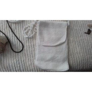 Pochette blanche au crochet...