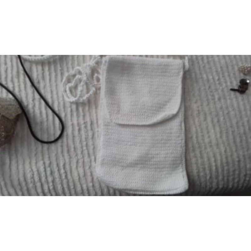 Pochette blanche au crochet fait main 