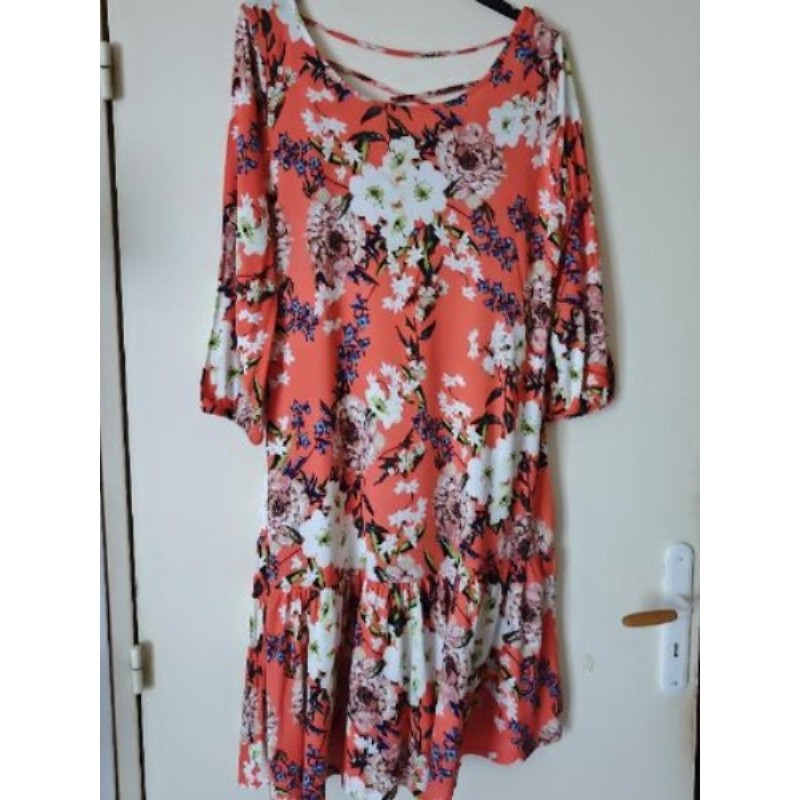 Robe a fleurs rouge T 44