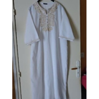 Robe longue en lin brodée...