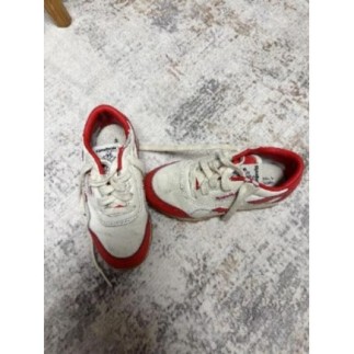Basket beiges et rouges...
