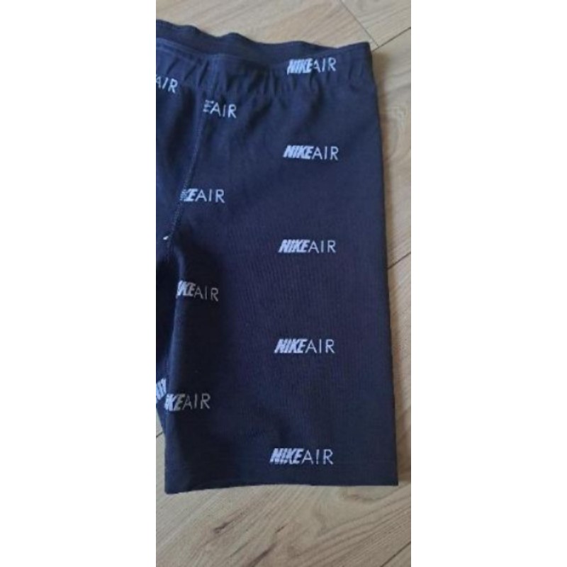 Short NIKe noir et blanc taille S 