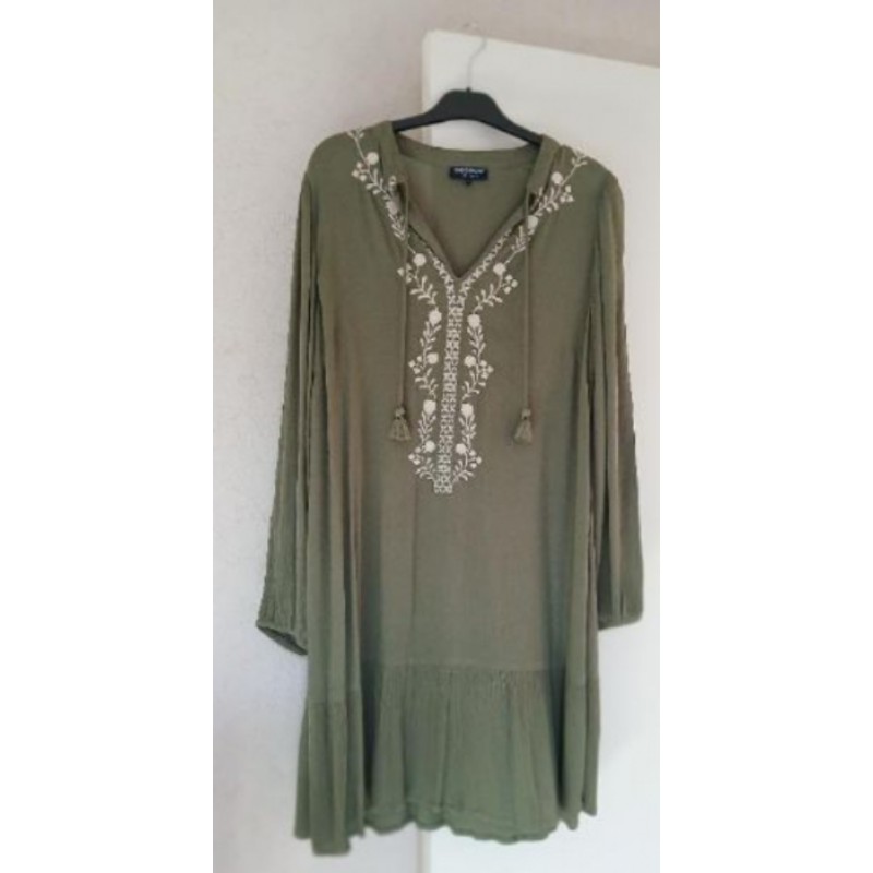 Robe coton vert amande  déco  blanc . NEUVE JAMAIS  PORTÉE he T L