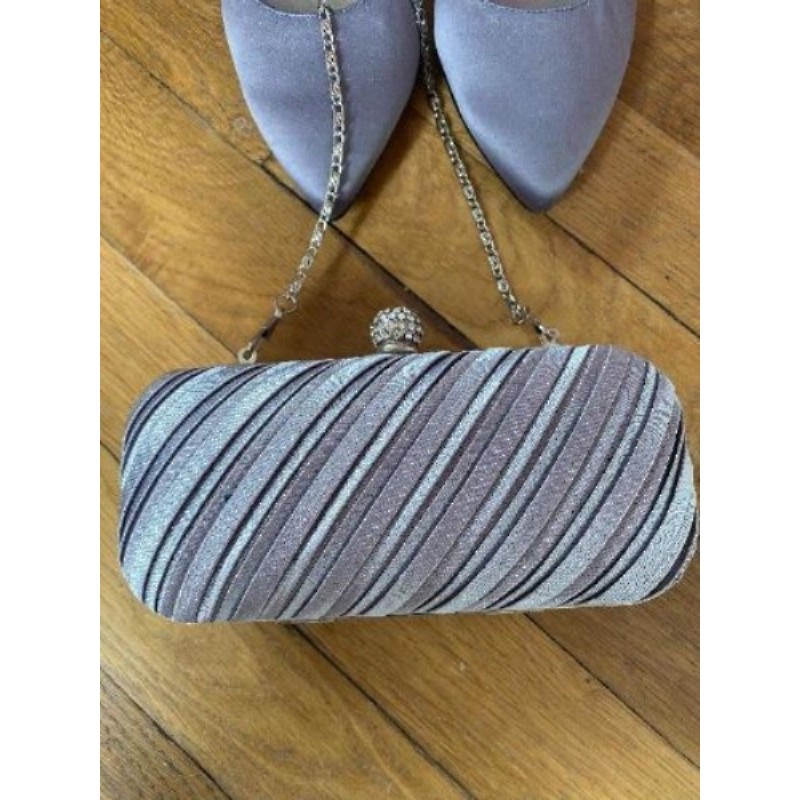 Petit sac soirée dessus satin violet parme 