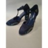 Chaussure coloris bleu marine en satin brodé.pointure 38. Promod.