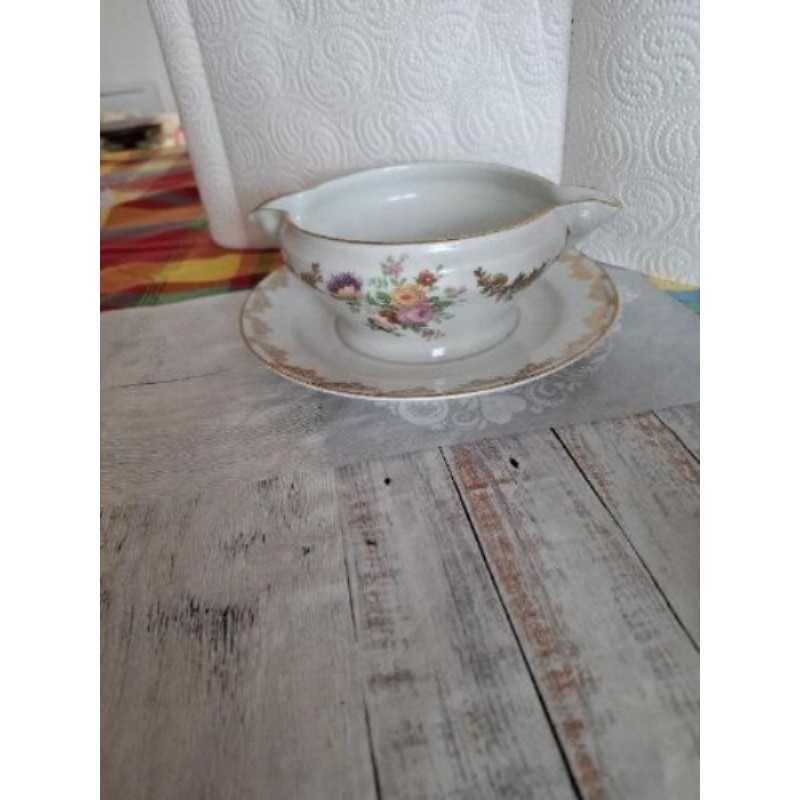 Saucière  sur assiette