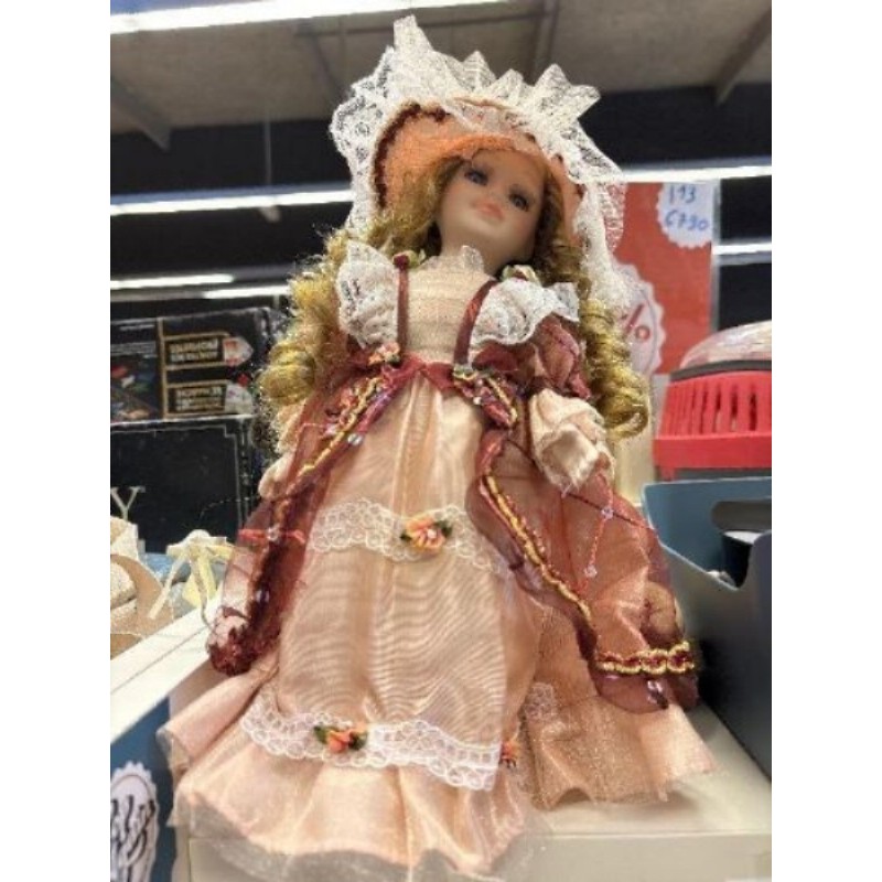 Poupée porcelaine 