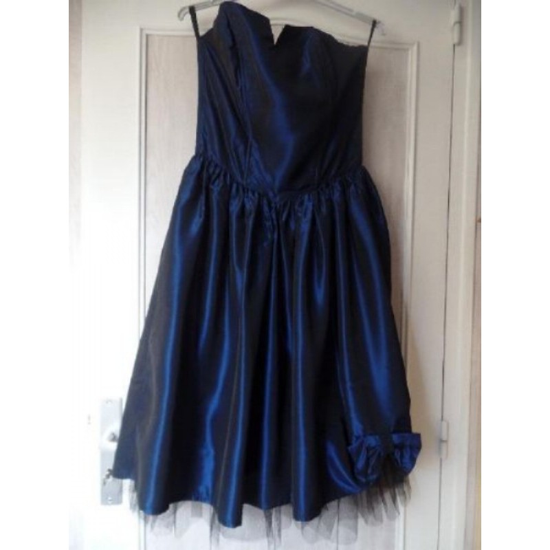 Robe Bleue bustier, sans manches et sans bretelles, tulle en bas de la robe T 40/42