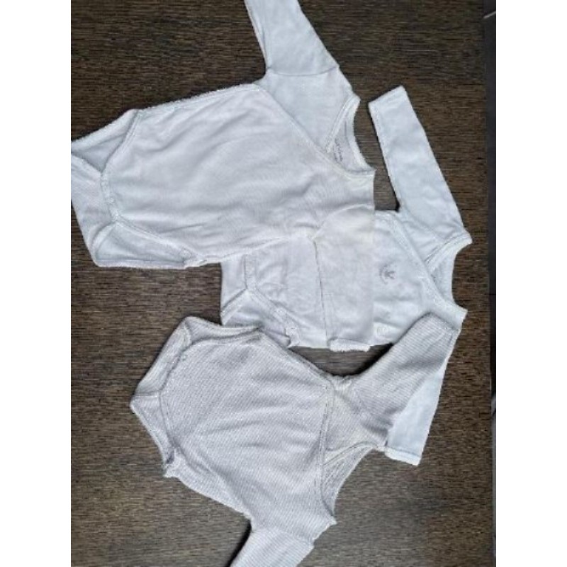 Lot de 3 bodies blanc 1 mois (Petit Bateau et Boutchou)