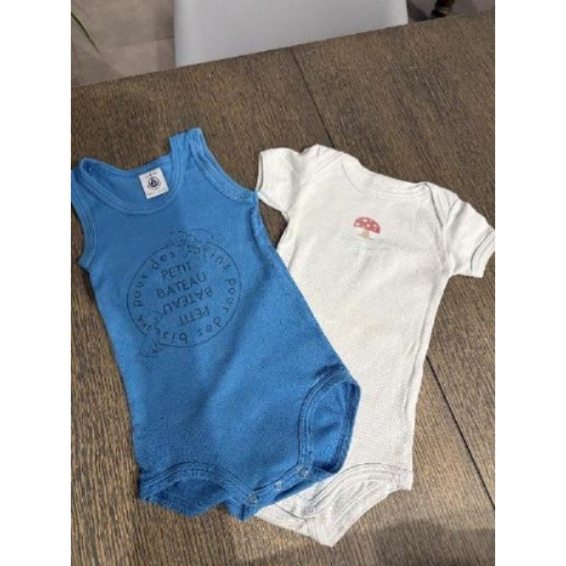 Lot bodies Petit Bateau (1 manche courte, 1 débardeur) 6 mois 