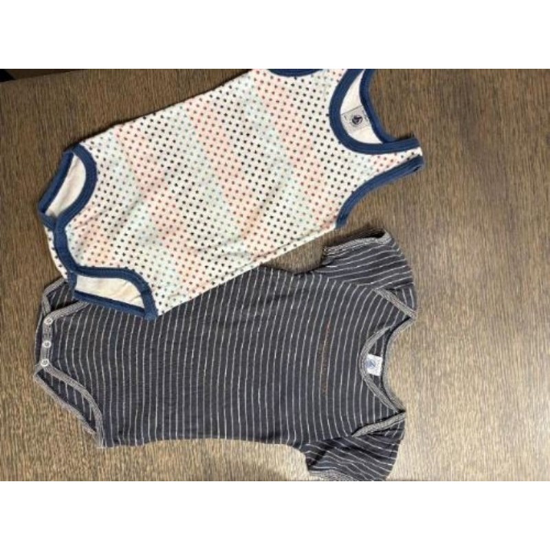 Lot de 2 bodies Petit Bateau (blanc etoile et bleu à rayures) 18 mois