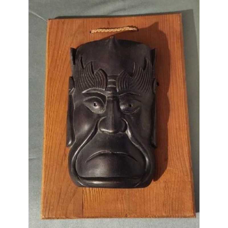 Masque Asiatique en bois sculpté