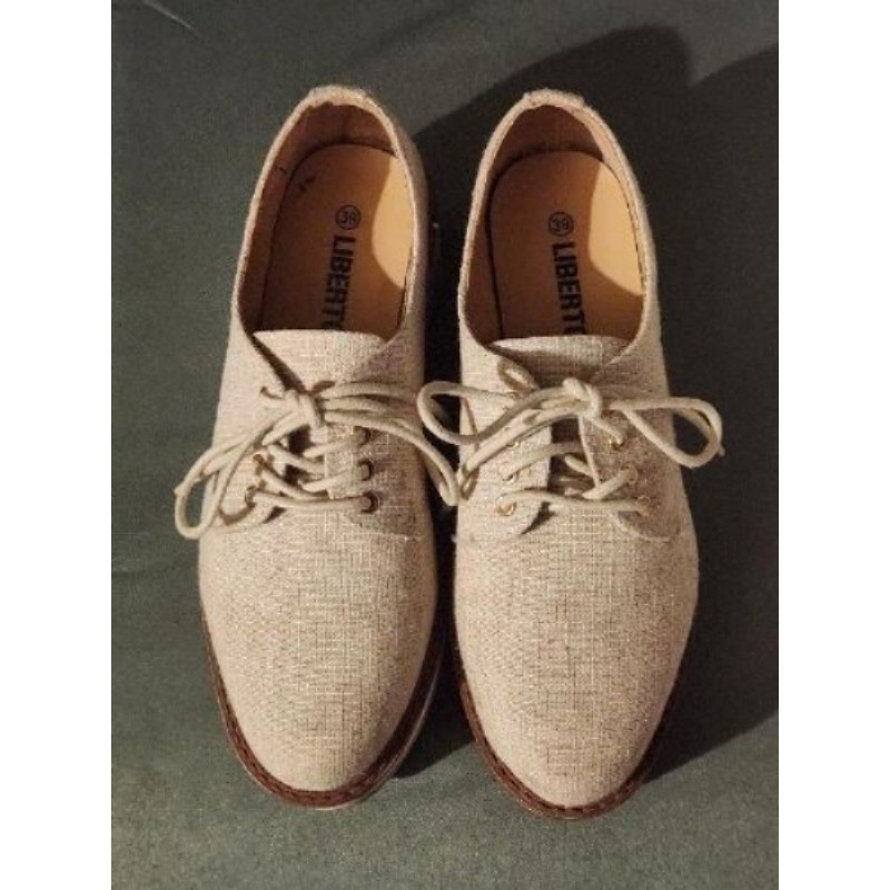 Derbies LIBERTO Couleur Crème Taille 39 très bon état