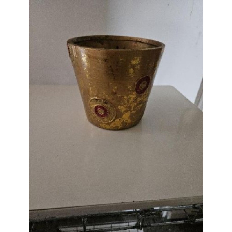 Cache pot doré décoré