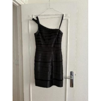 Robe cocktail noire à bande...