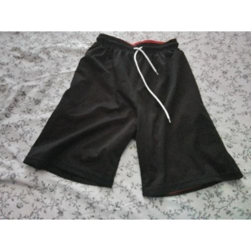Short noir T : S