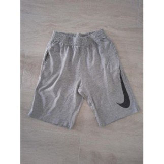 Short gris nike taille...