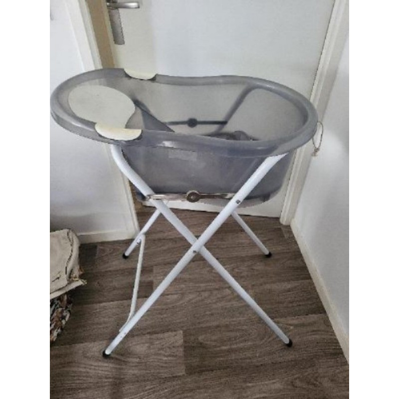 Baignoire bébé sur pied