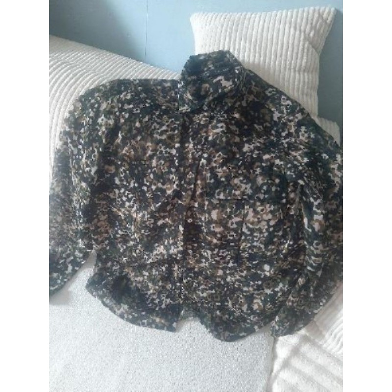 Taille S. Chemisier imprimé camouflage zara