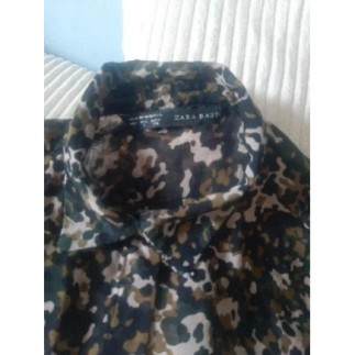 Taille S. Chemisier imprimé camouflage zara