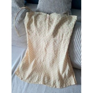 Taille M. Neuf. Robe jaune...