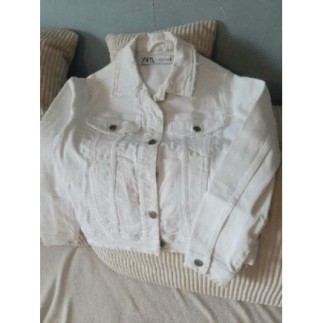 Taille S. Veste Jean blanc....