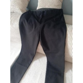 Taille 40. Pantalon noir.  Promod.