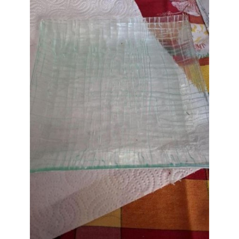 2 assiettes carrées transparentes