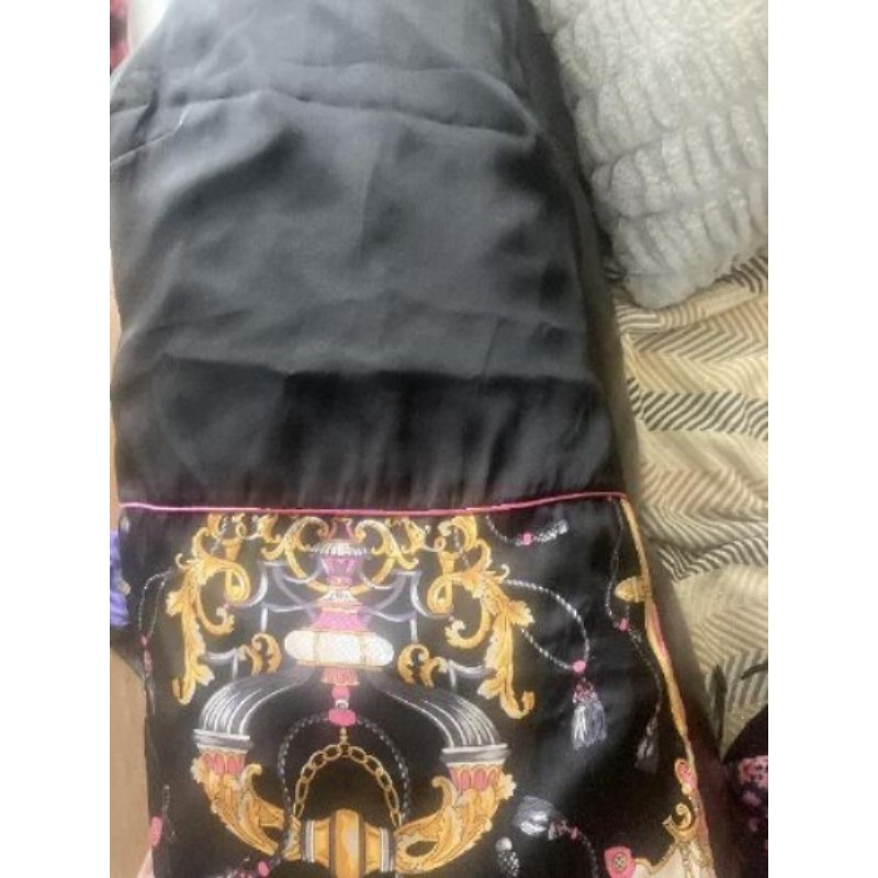 Robe sinequanone
