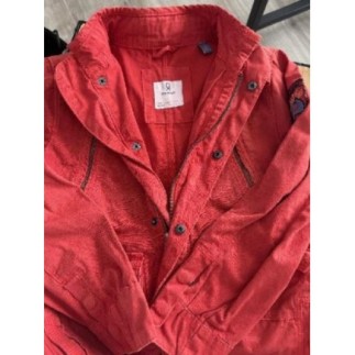 Veste rouge - taille 8 ans...
