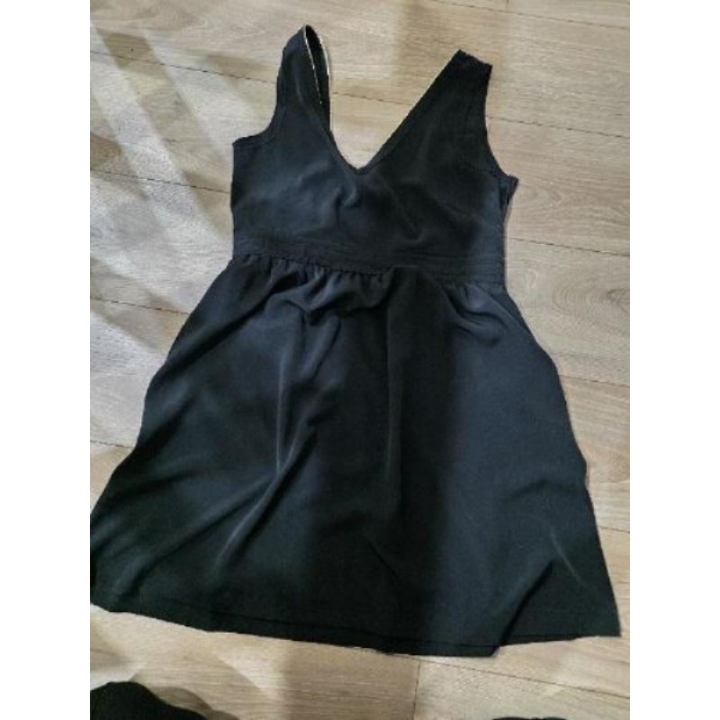 Robe noire décolleté dos T38