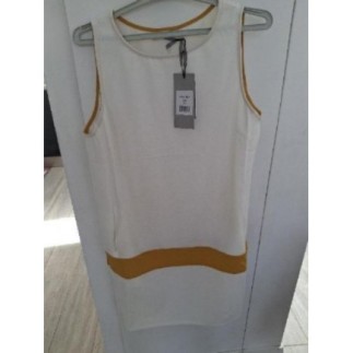 Robe neuve blanche et...