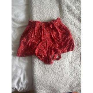 Short rouge à fleurs fluide...