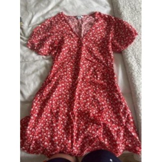 Robe rouge porte feuille...
