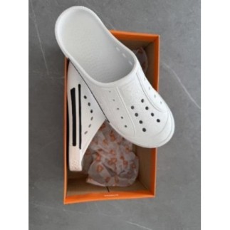 Mules blanches taille 41...